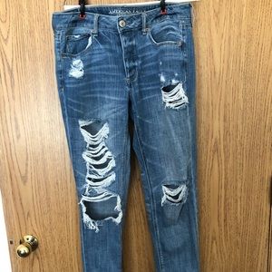 Ripped american eagle tomgirl jeans